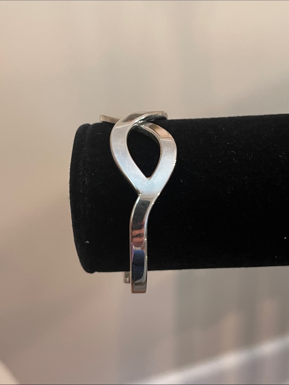 Vintage Woven Interlocking Design - Silver-tone Cuff Bracelet - Picture 6 of 16